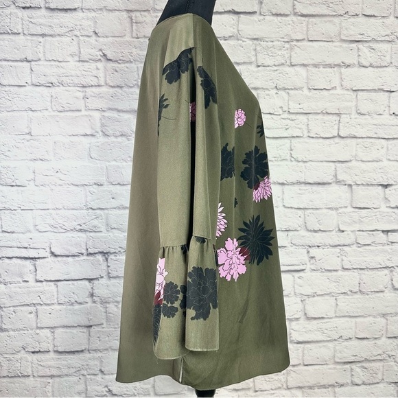 Apt 9 Floral Green Bell Sleeve Flowy Blouse Top Size 3X - Picture 2 of 9